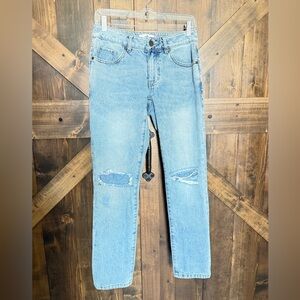 NEW CAbi 100% Boyfriend Style #6071 Jeans Blue Distressed Knees Size 00